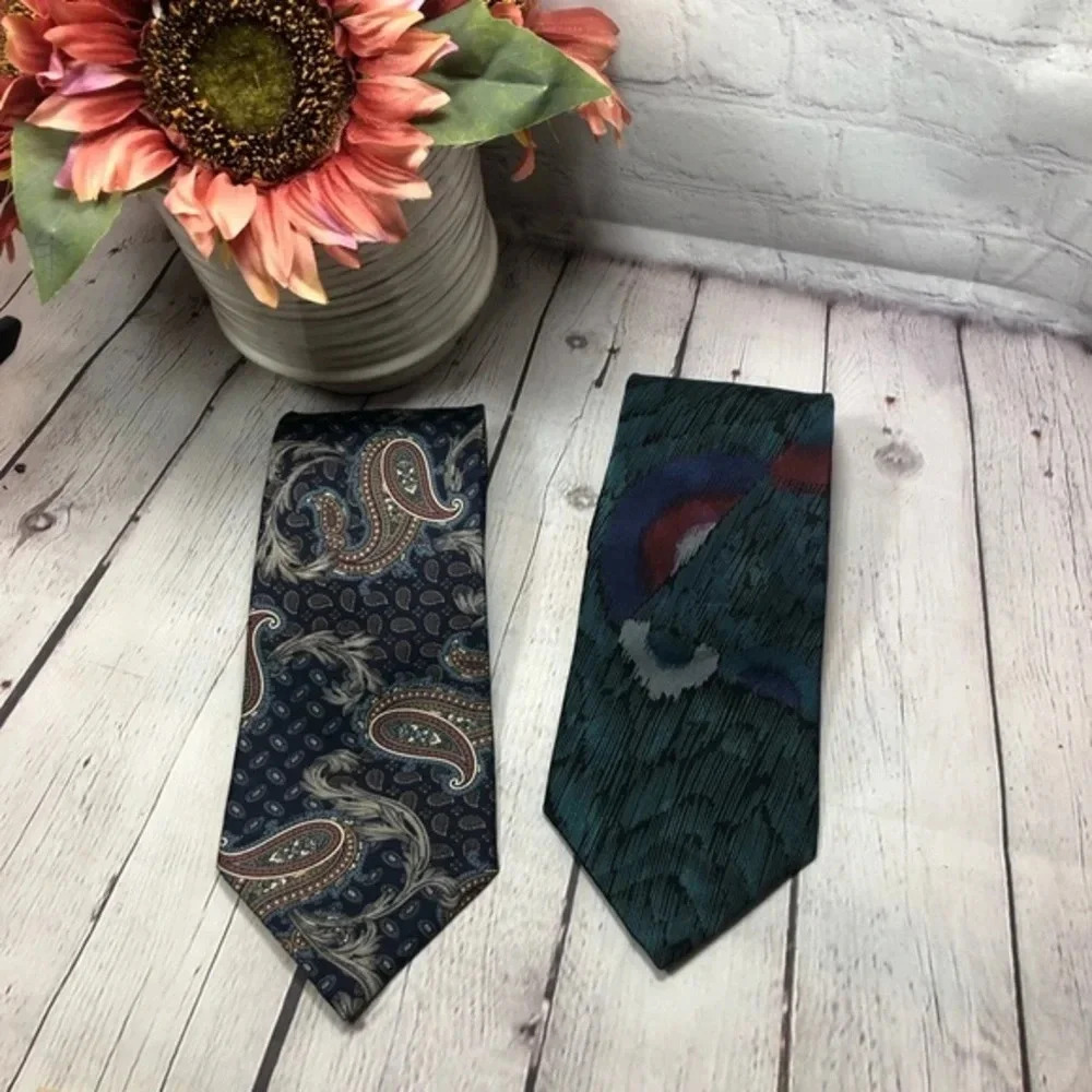 Vintage Halston men's silk neck tie preppy business office attire
